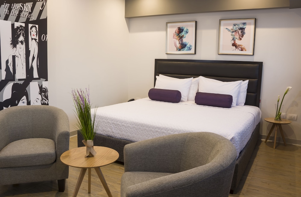 Suite, 1 King Bed, Accessible, Jetted Tub photo 3
