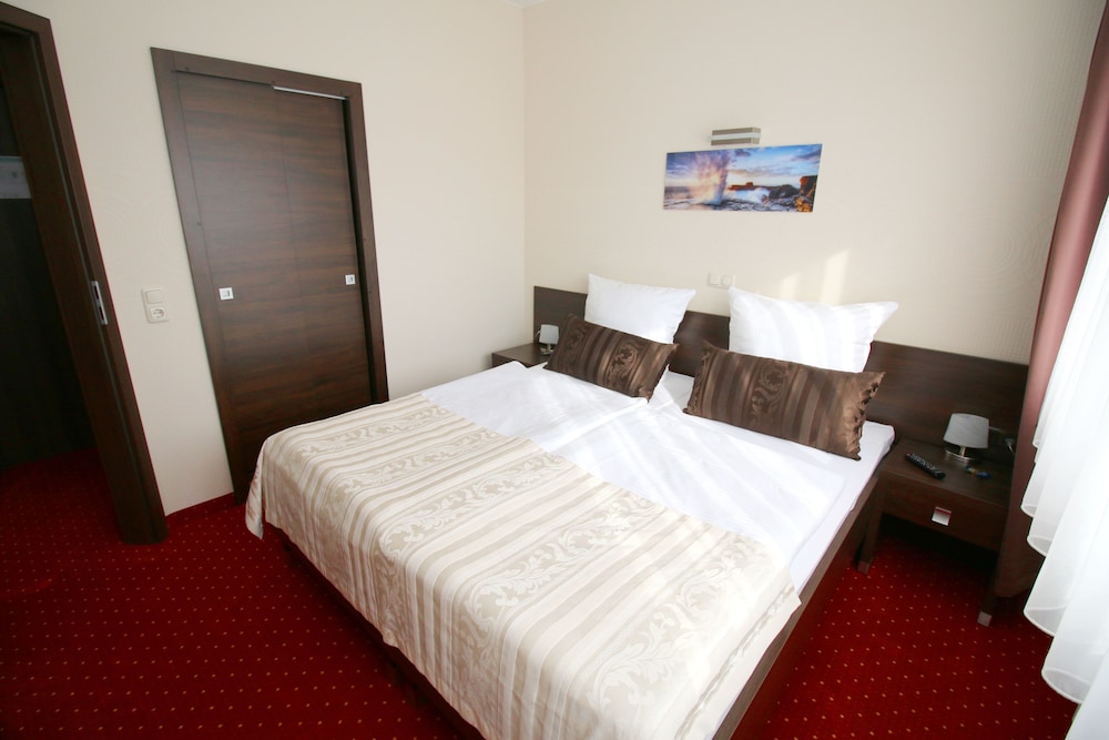 Junior Suite, 1 Bedroom, Courtyard Area photo 2