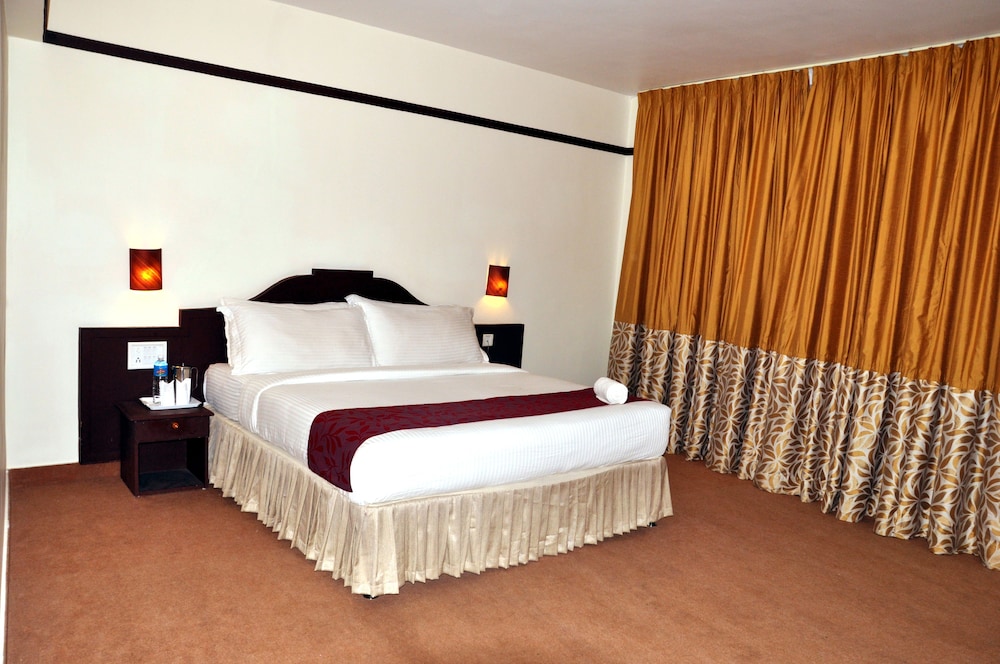 Sunrise Honeymoon Suite photo 2