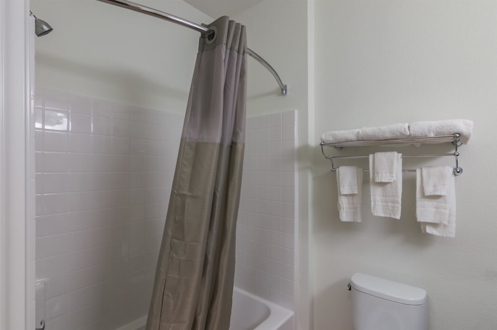 Deluxe Room, 1 King Bed, Accessible, Non Smoking photo 2