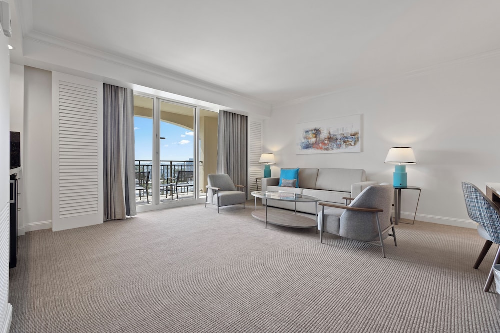 Suite, 1 King Bed with Sofa bed, City View (Sunset) thumbnail 5