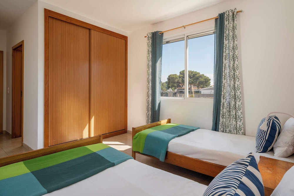 Basic House, Multiple Beds photo 1