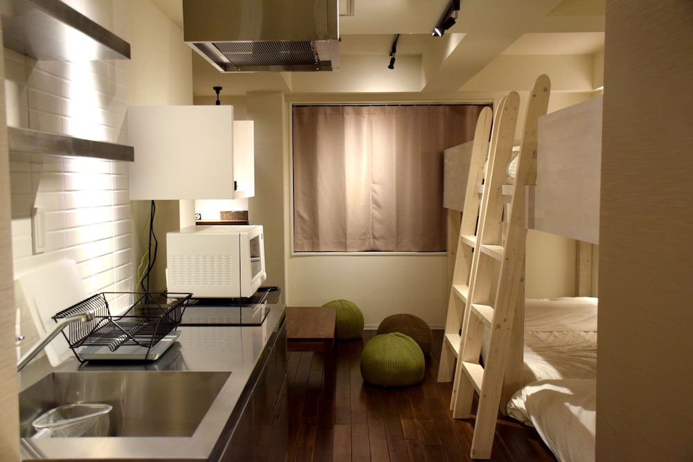 Family Room, Private Bathroom - Photo 5