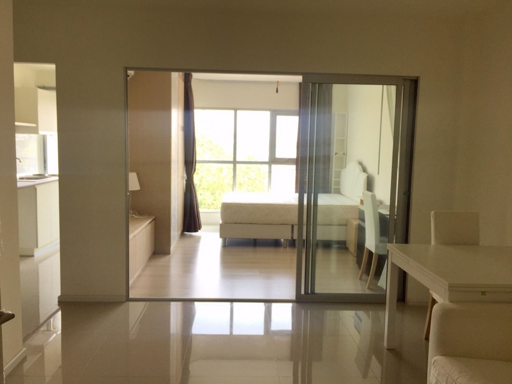 One Bedroom Condo with Balcony photo 1