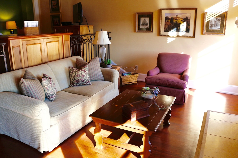 Nebbiollo Suite, 1 King Bed, Vineyard View photo 3