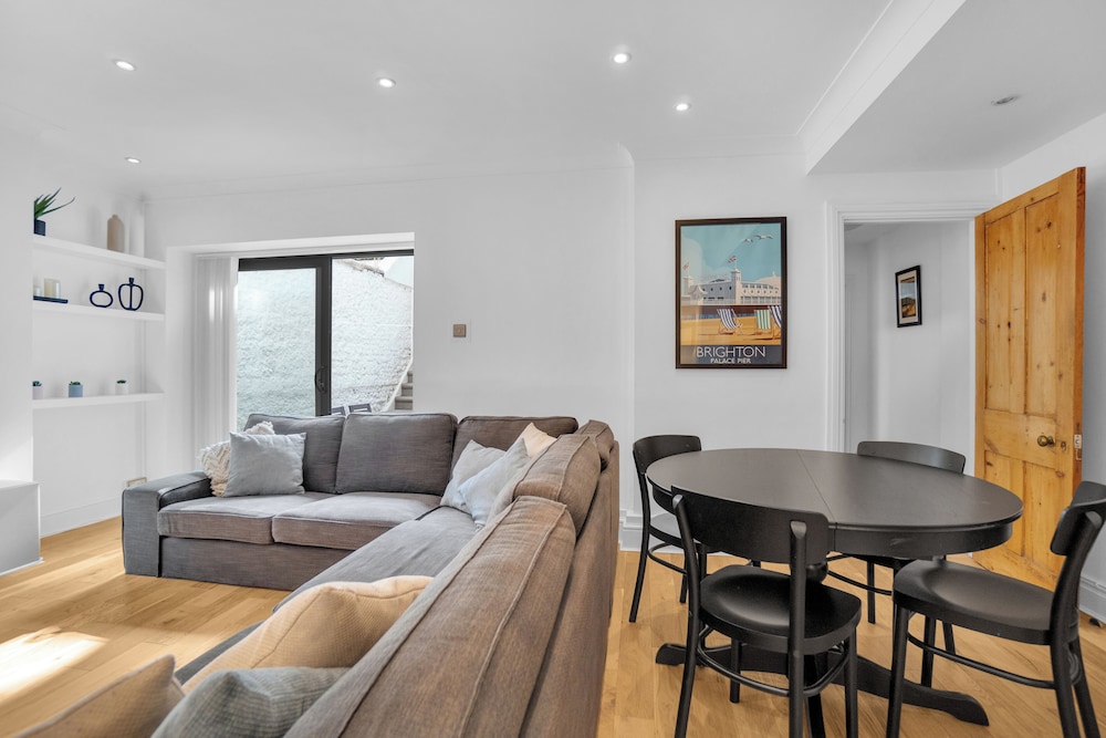Apartment (2 Bedrooms) photo 2