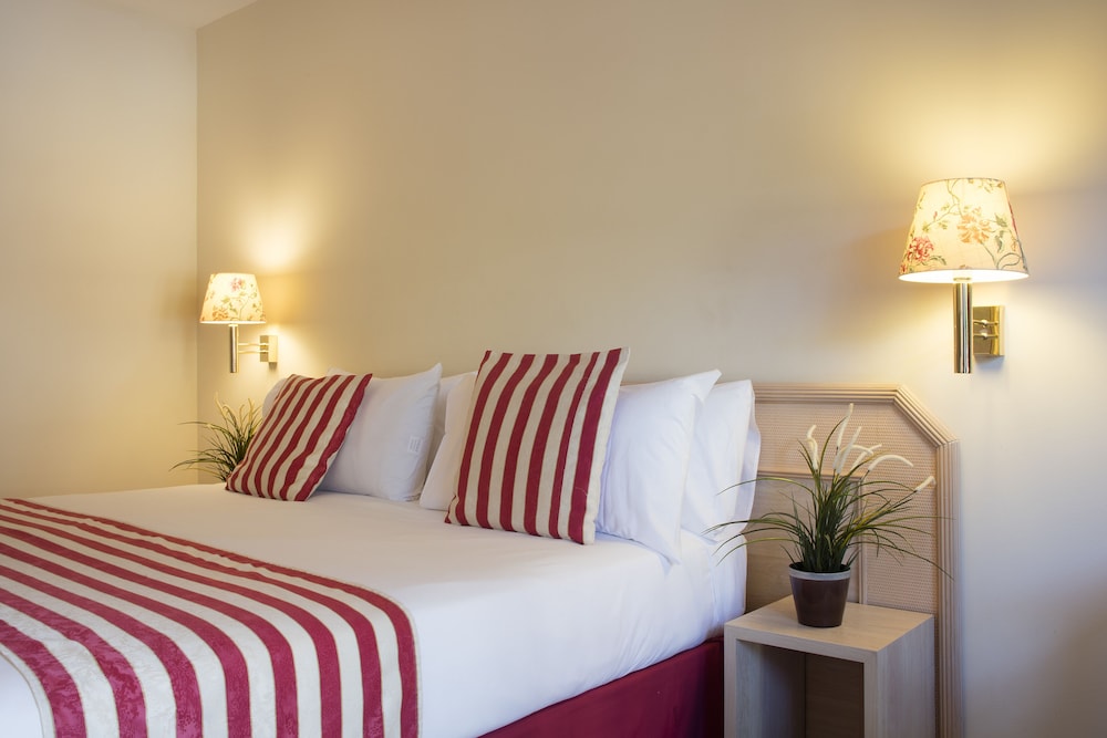 Comfort Quadruple Room, Balcony (3 adults and 1 child) photo 2