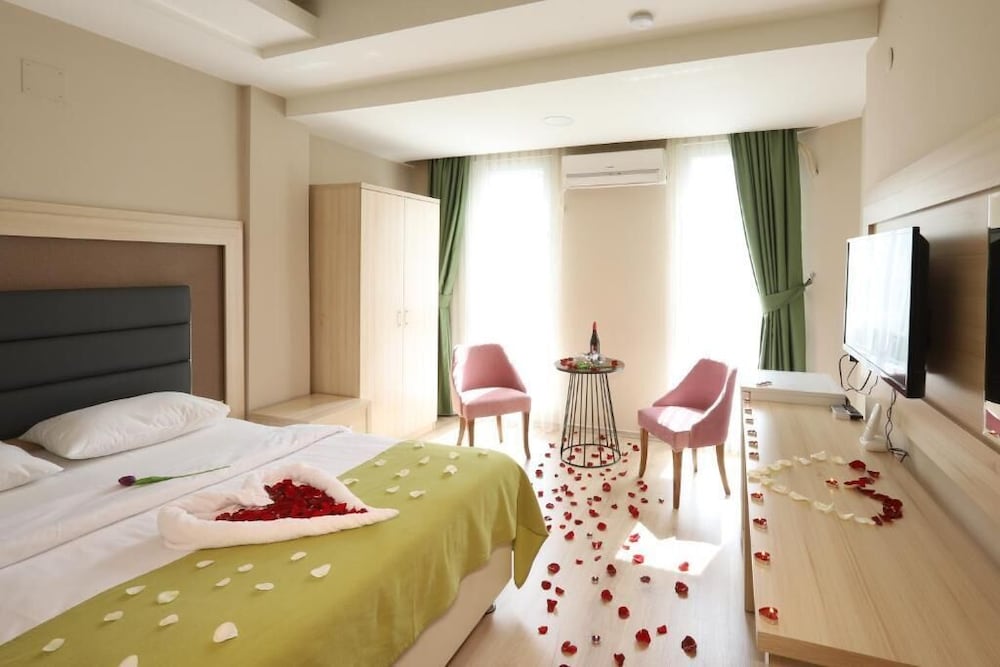 Standard Double or Twin Room - Photo 1