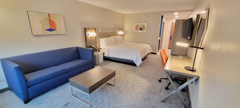 Suite, 1 King Bed, Accessible, Non Smoking (Communications) - Photo 3