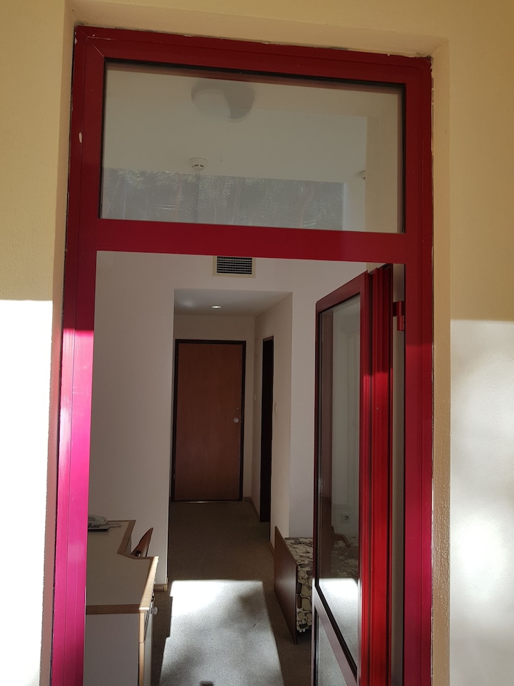 Economy Double or Twin Room, 2 Twin Beds, Courtyard View photo 3