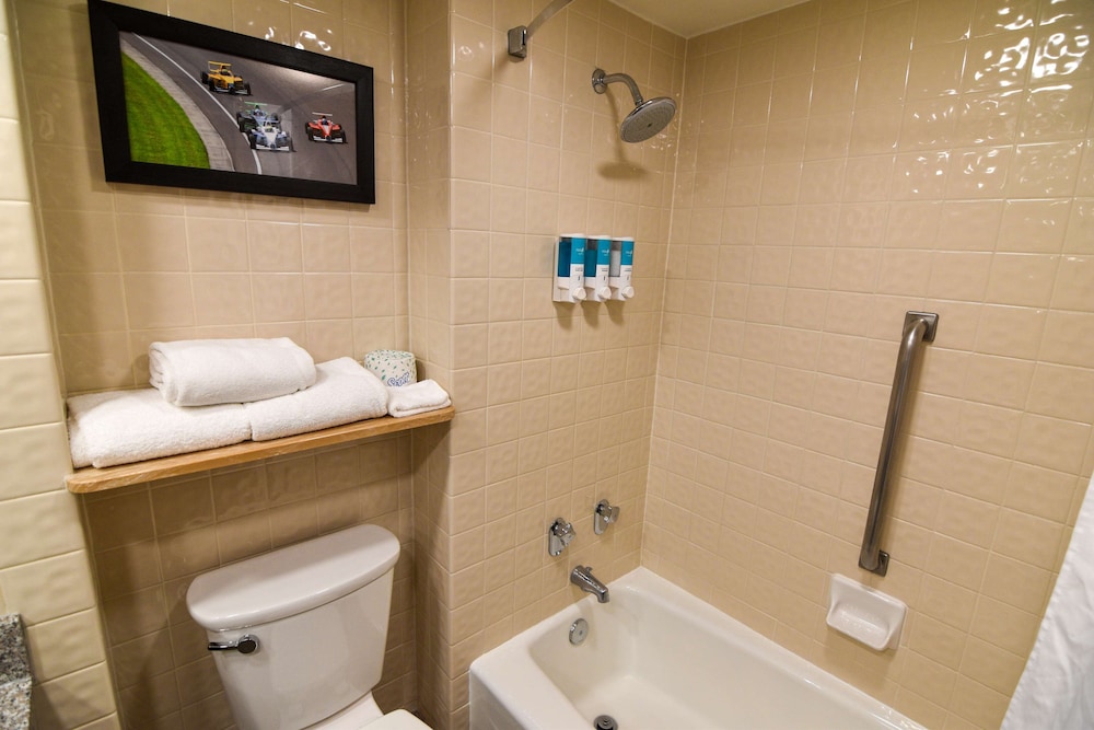 Suite, 2 Queen Beds, Non Smoking, Refrigerator & Microwave (with Sofabed) - Photo 3