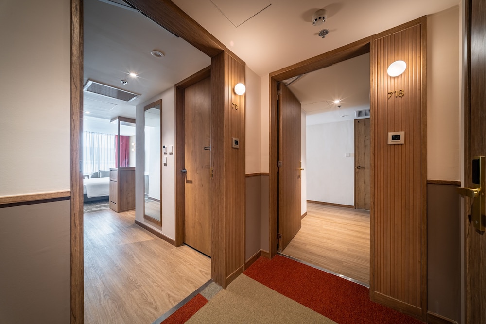 Adjoining Room