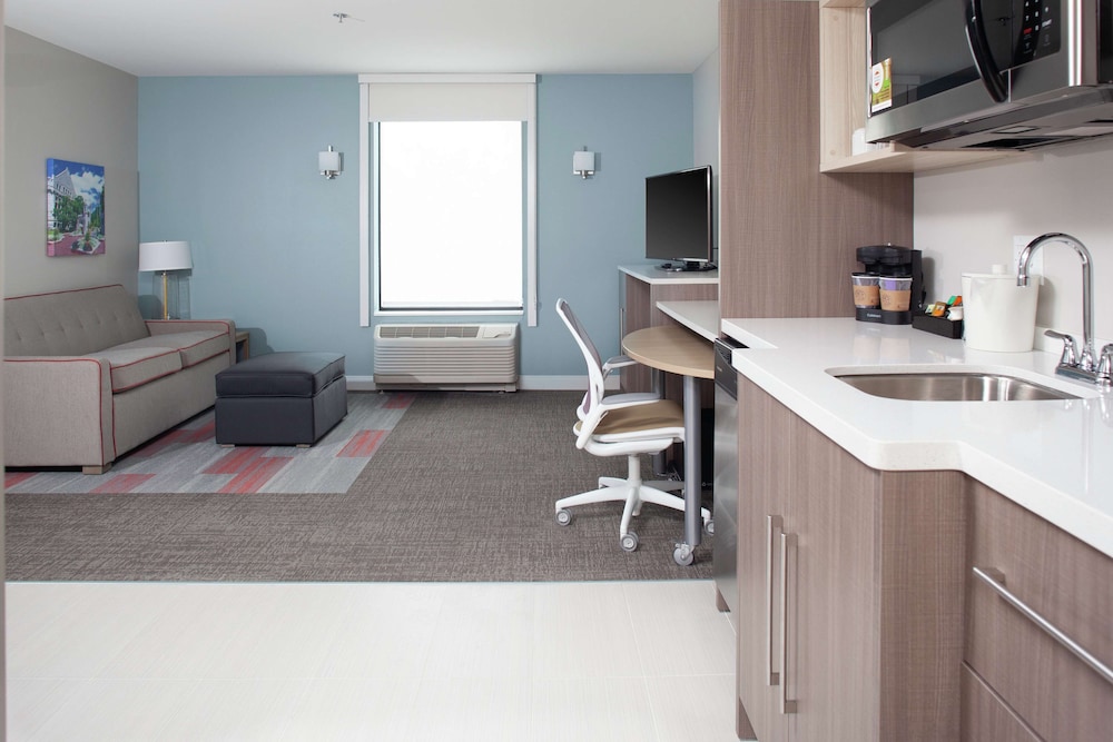 Suite, 1 King Bed with Sofa bed, Accessible (Hearing)