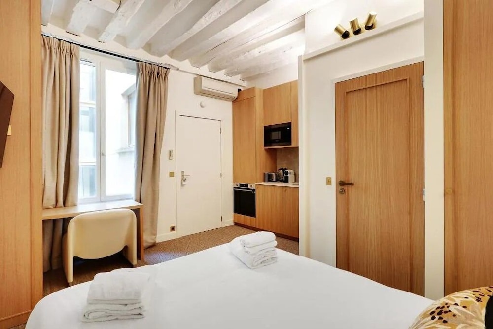 Deluxe Apartment photo 2