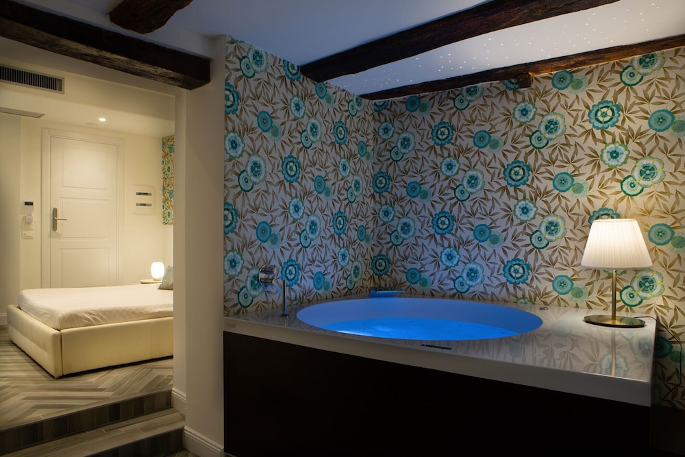 Luxury Suite