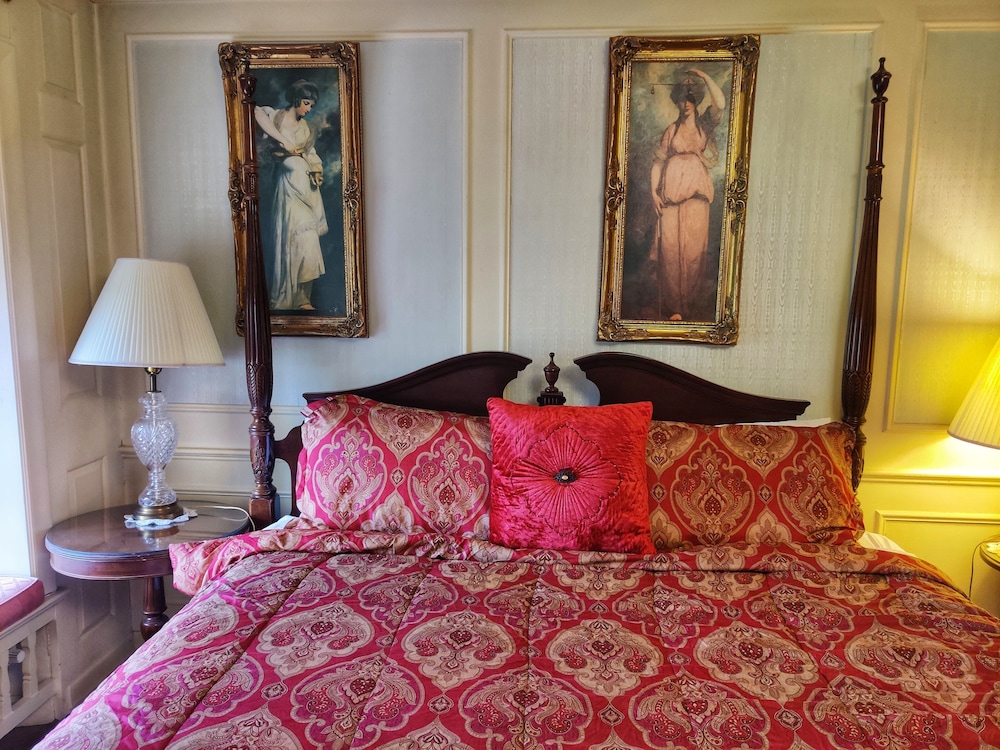 Luxury Suite, 1 King Bed with Sofa bed - Photo 2