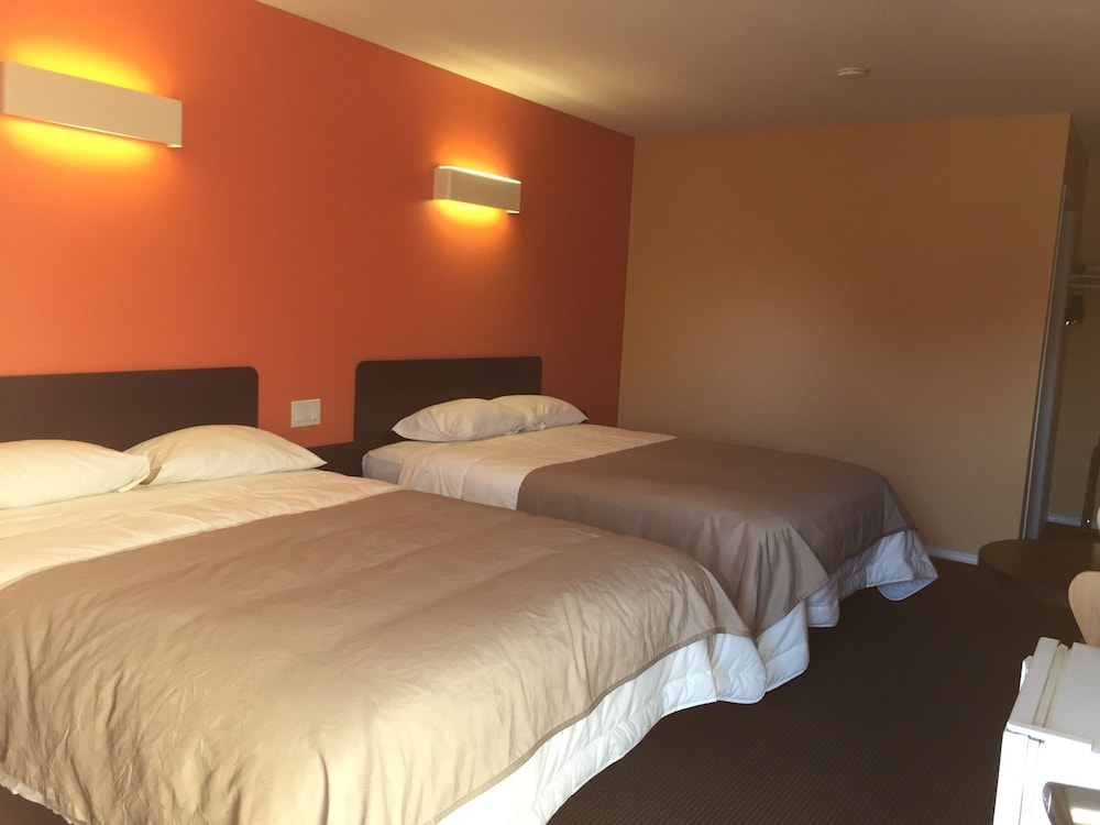 Comfort Room, 2 Queen Beds, Mountain View photo 1