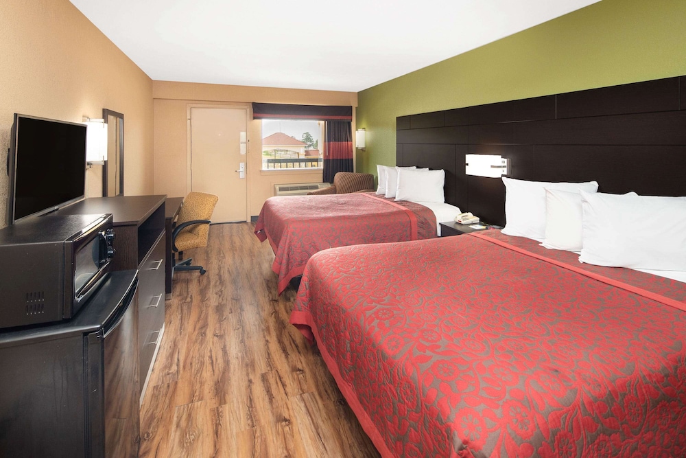 Standard Room, 2 Queen Beds, Smoking - Photo 2