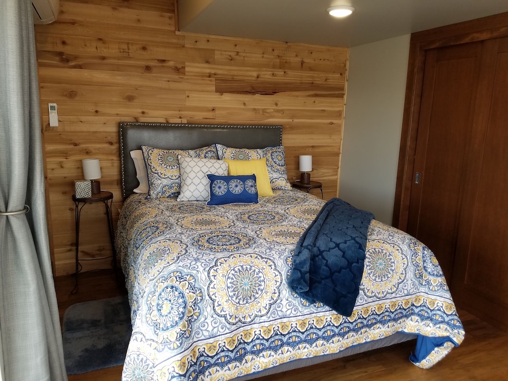 Vacation Home, Separate Bedroom, Full Kitchen (Big Dipper)