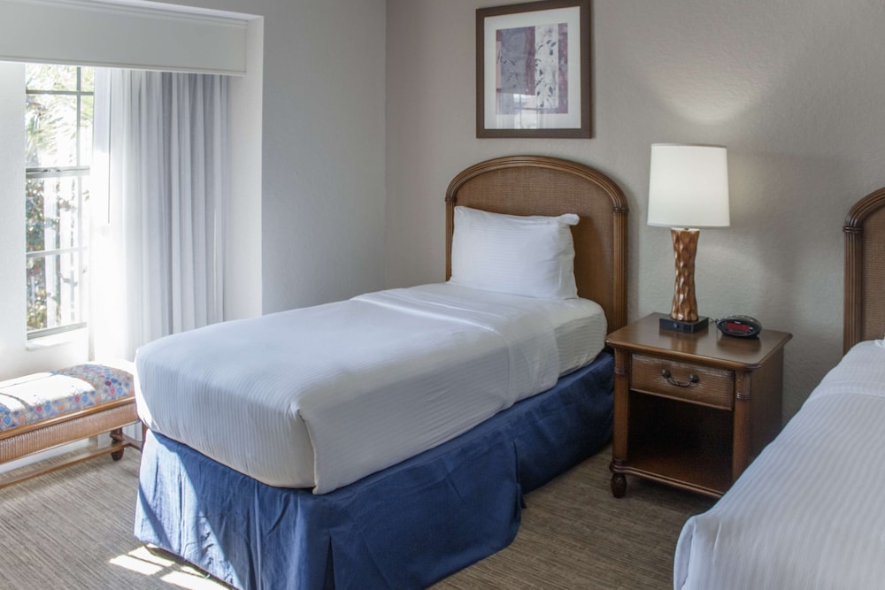 2 Bedroom 1 KG and 2 TWN Suite Hr Accessible - Photo 4