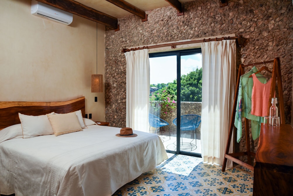 Romantic Room, City View