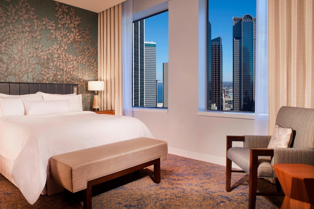 Suite, 1 King Bed, Corner