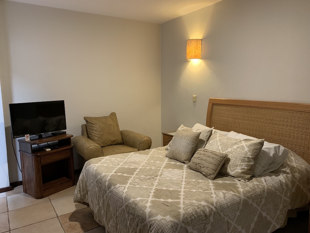 Suite 4 photo 1