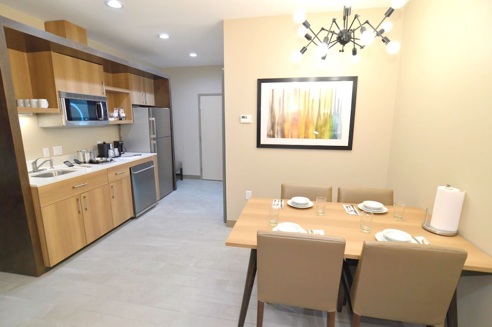 Suite, 2 Queen Beds, Non Smoking, Kitchen (with Sofabed)