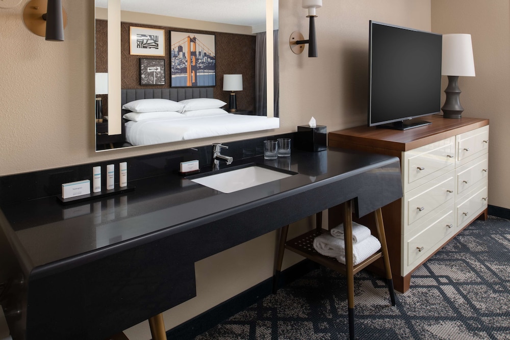 Suite, 2 Queen Beds, Corner - Photo 7