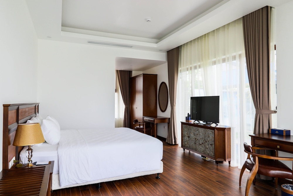 Premier Room, 1 Queen Bed photo 2