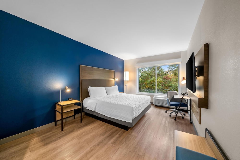 Room, 1 King Bed, Accessible (Hearing) photo 3