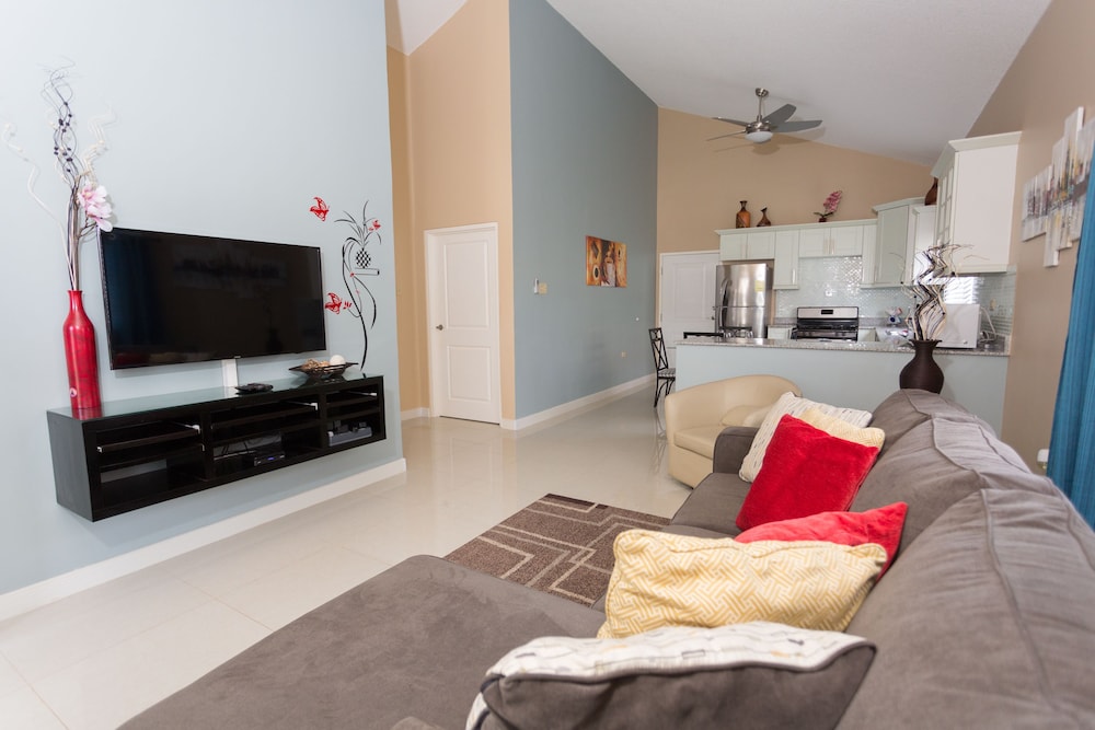 Family Villa, 2 Bedrooms, Pool Access, Hill View photo 2