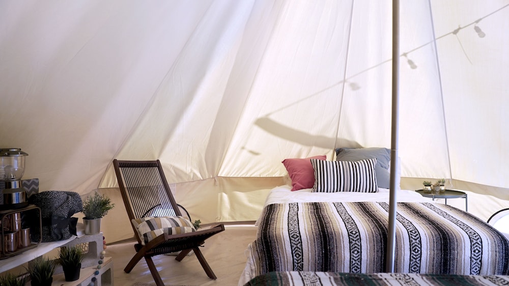 Luxury Tent (Furnished 1 Full Bed) photo 2