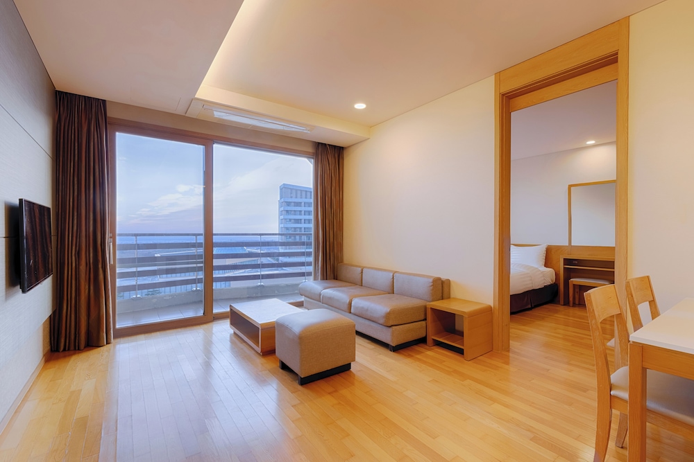 Sono Calm Suite (Kitchen/Standard/Bed)
