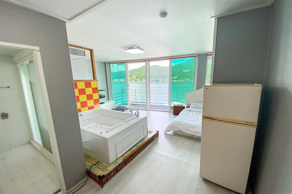 Basic Room, 1 Bedroom (204(Riverview,Spa))