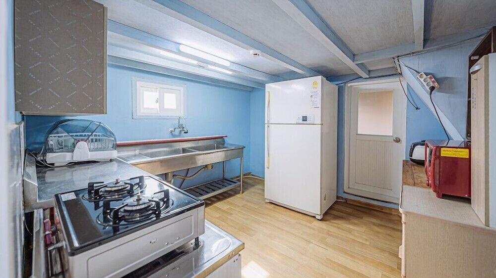 Room (private house) - Photo 6