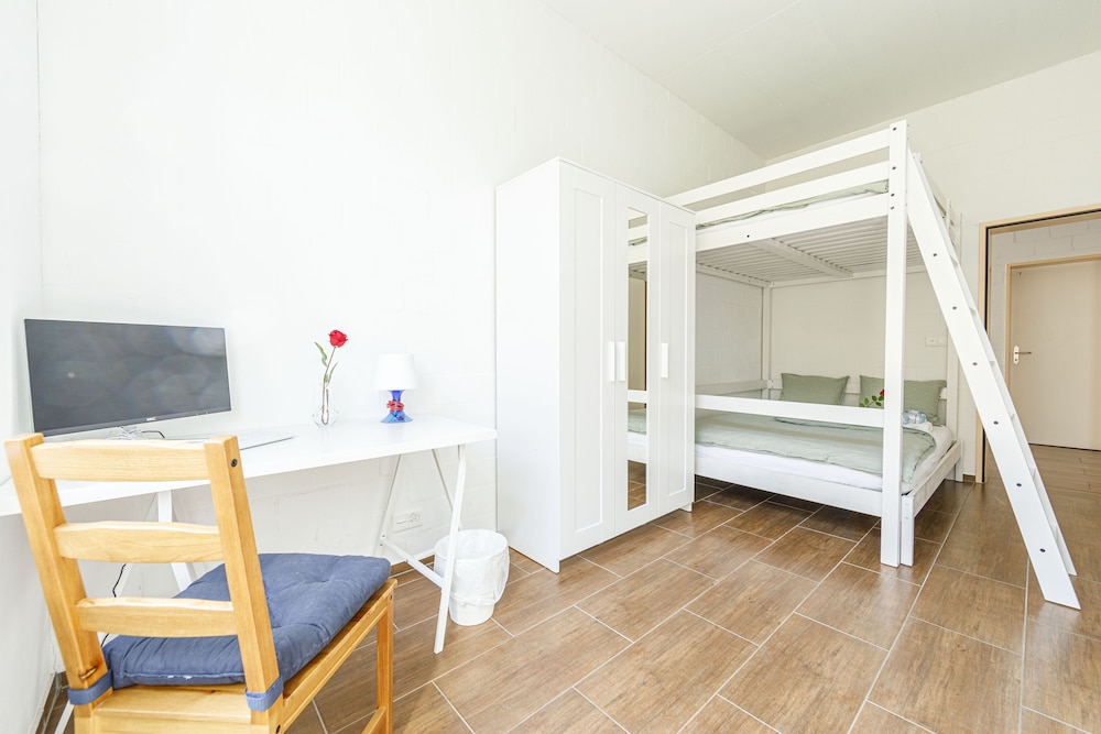Basic Twin Room (Yellow Inn 4)