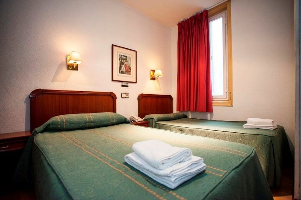 Twin Room, Private Bathroom