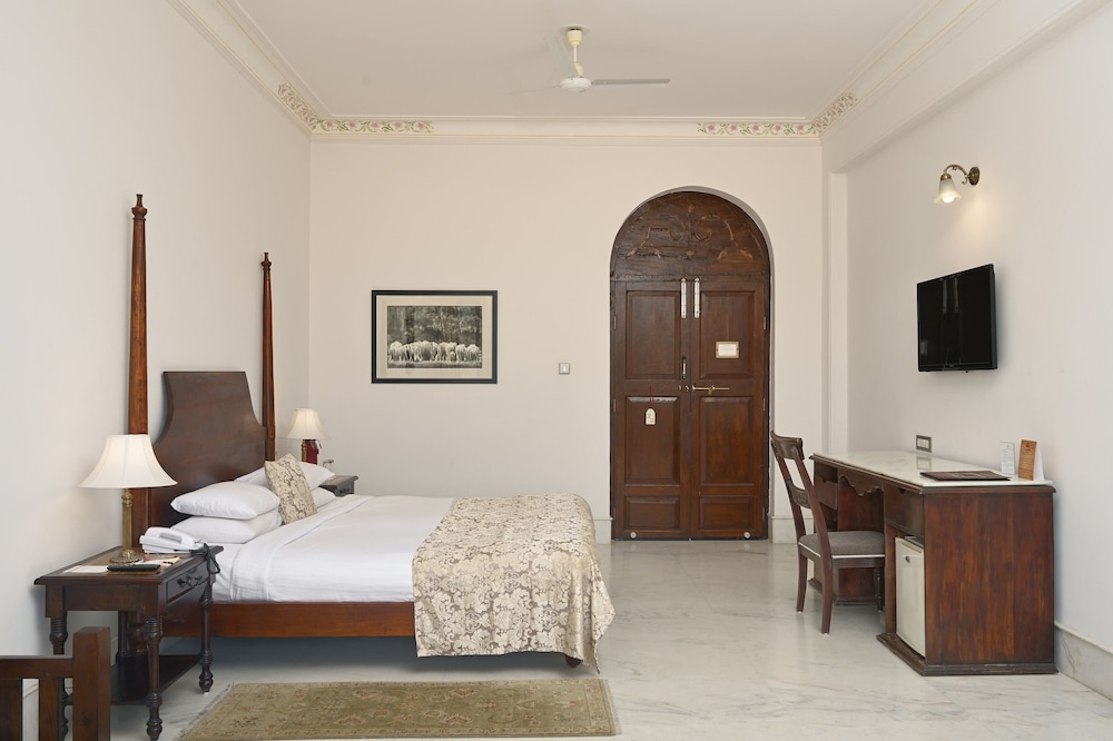 Renaissance Room - Photo 1