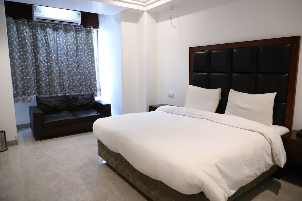 Deluxe Room - Photo 3
