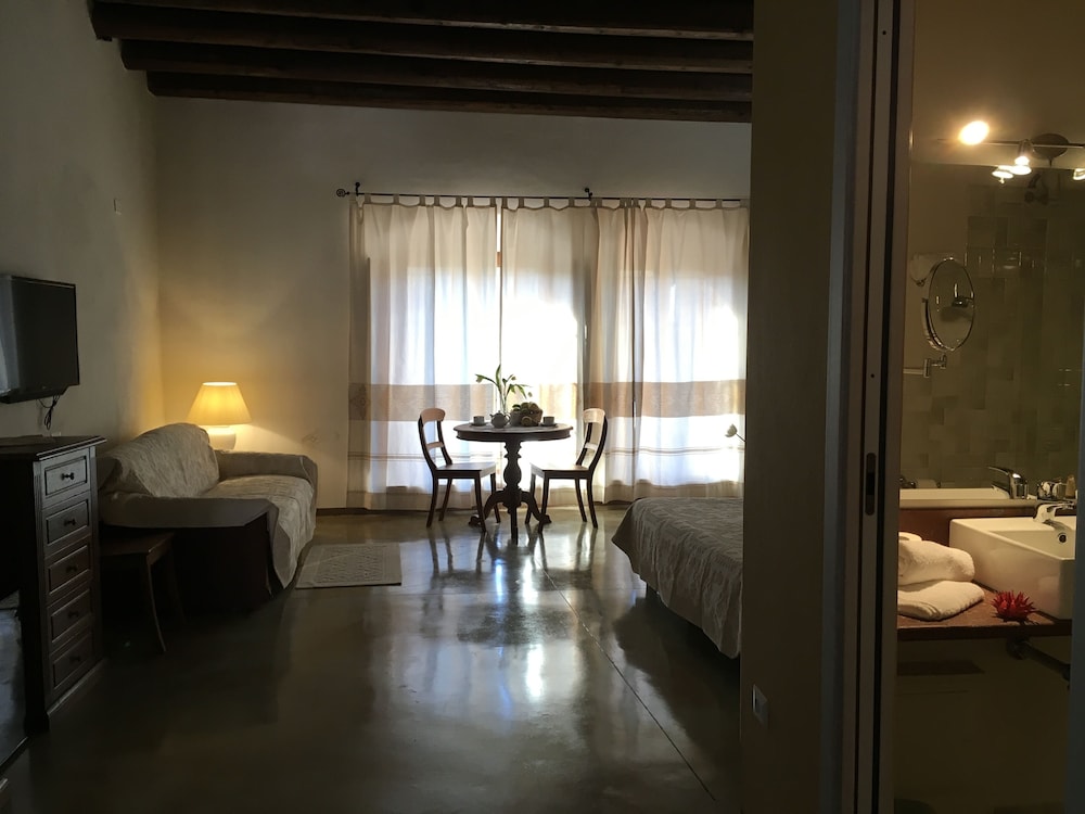 Junior Studio Suite
