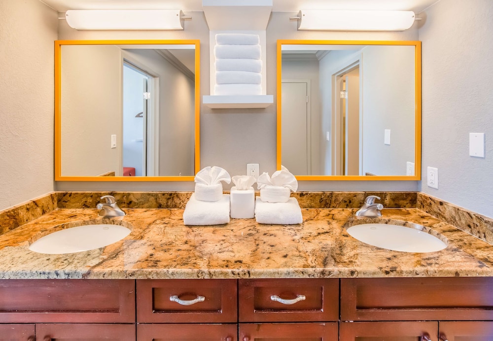 1 Bedroom Suite w/Kitchen, 2 Balconies, Gulf Front,  Non-Smoking - Photo 5