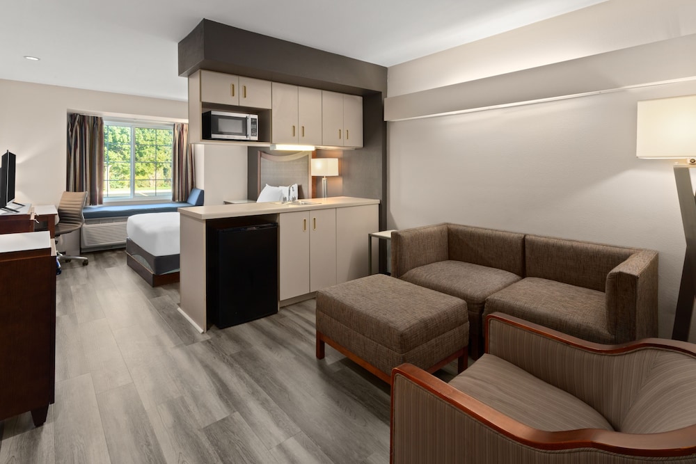 Suite, 1 Queen Bed, Accessible, Non Smoking - Photo 1