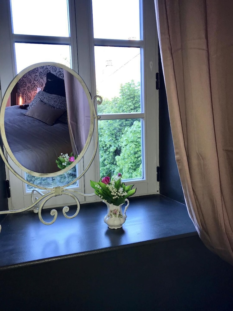 Apartment, Ensuite (La Maison de Poupée )