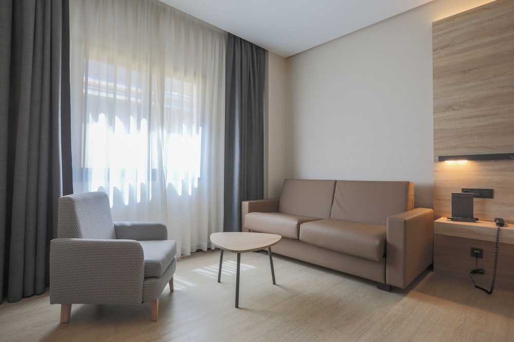Room (Quintuple) thumbnail 5