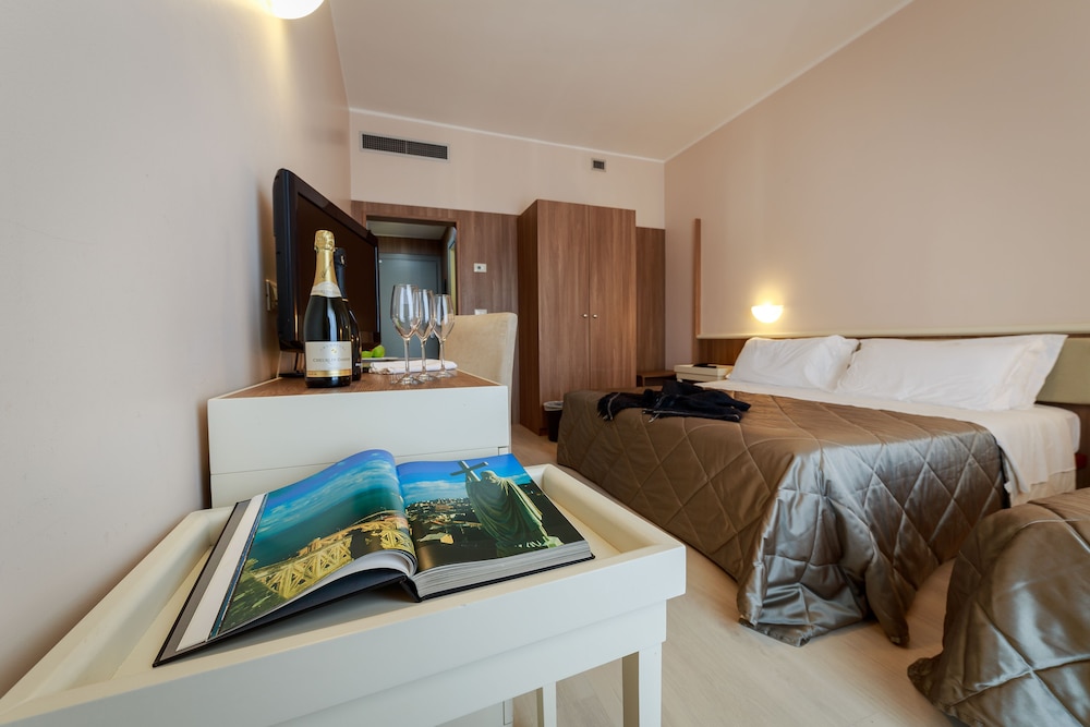 Comfort Triple Room, Balcony - Photo 3