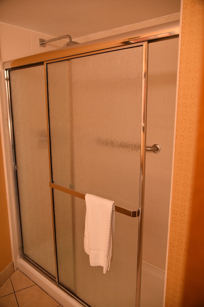 Junior Suite, 1 King Bed, Refrigerator & Microwave - Photo 2