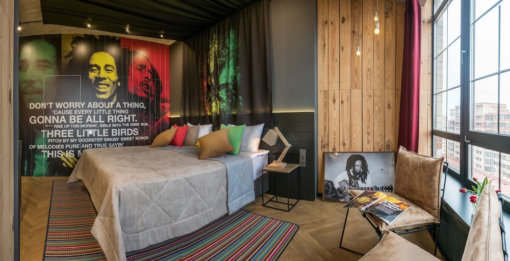Superior Room (Bob Marley)