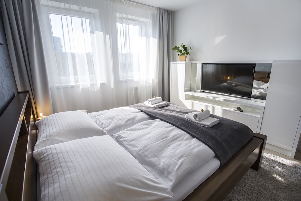 Standard Room, 1 Queen Bed photo 1