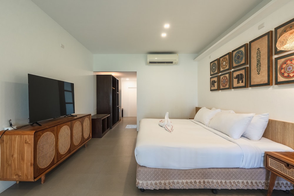 Traditional Thai stilt house - with balcony (sleeps 6 people, includes island ferry ticket) - Photo 4